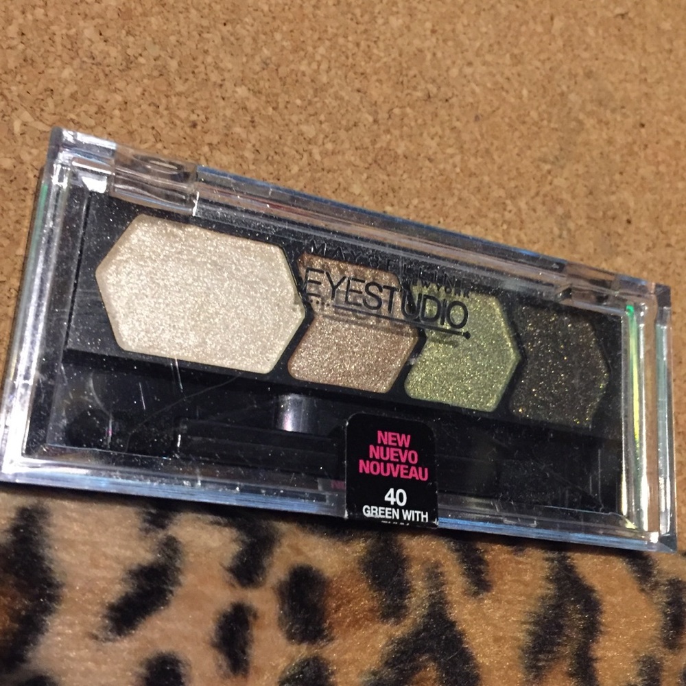 Nip green with envy eyestudio eyeshadow quad